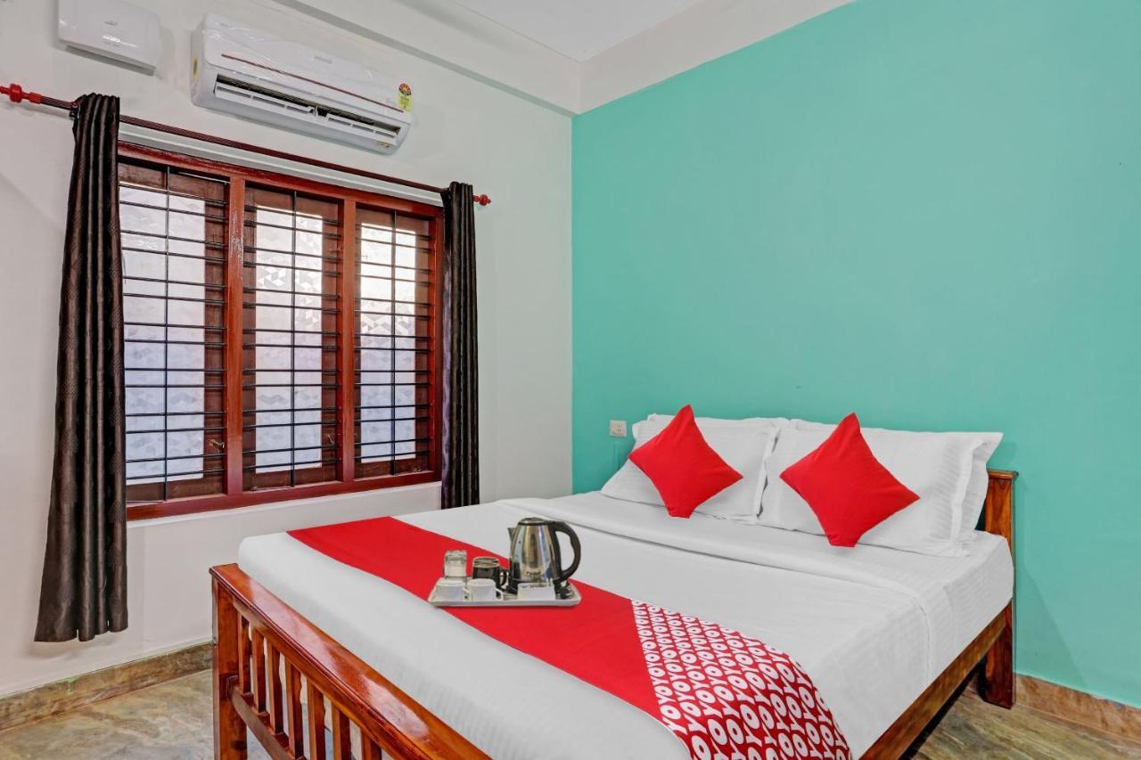 Super Hotel O Bevis Kazhakuttam Luaran gambar